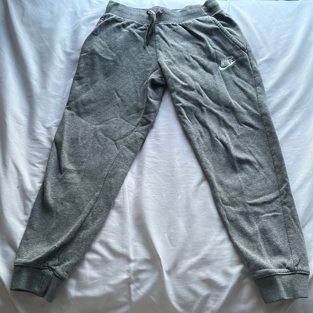 dark grey nike sweatpants